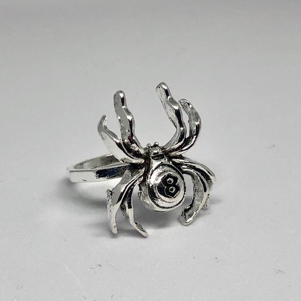 Silver men’s spider ring